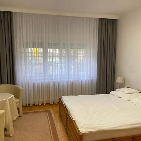 Part Cafe 3* دوناكيزي