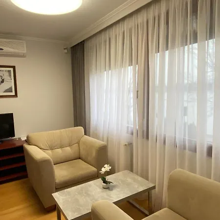 Part Cafe 3* دوناكيزي